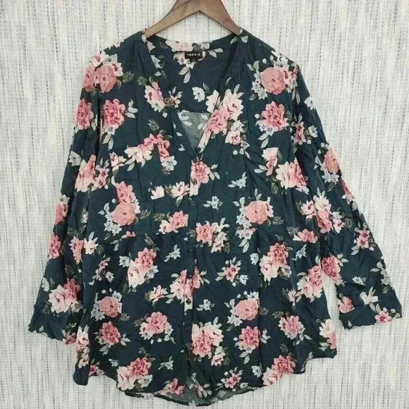 torrid Tops - Torrid Rayon Women's Button up Blouse Size 4X Floral
